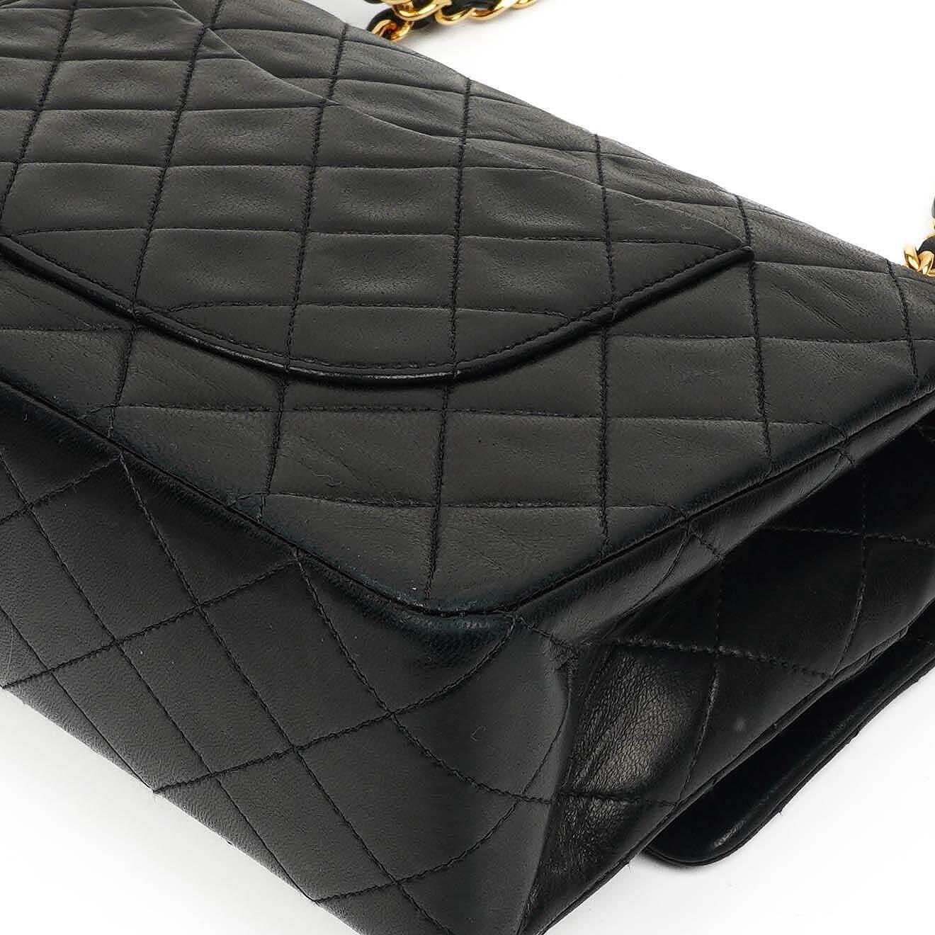 Chanel Medium Classic Double Flap Tasche aus Lammleder mit 24K vergoldeter Hardware