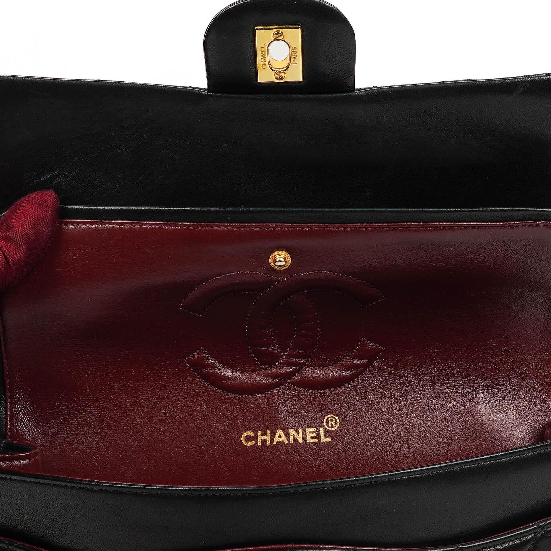 Chanel Medium Classic Double Flap Tasche aus Lammleder mit 24K vergoldeter Hardware