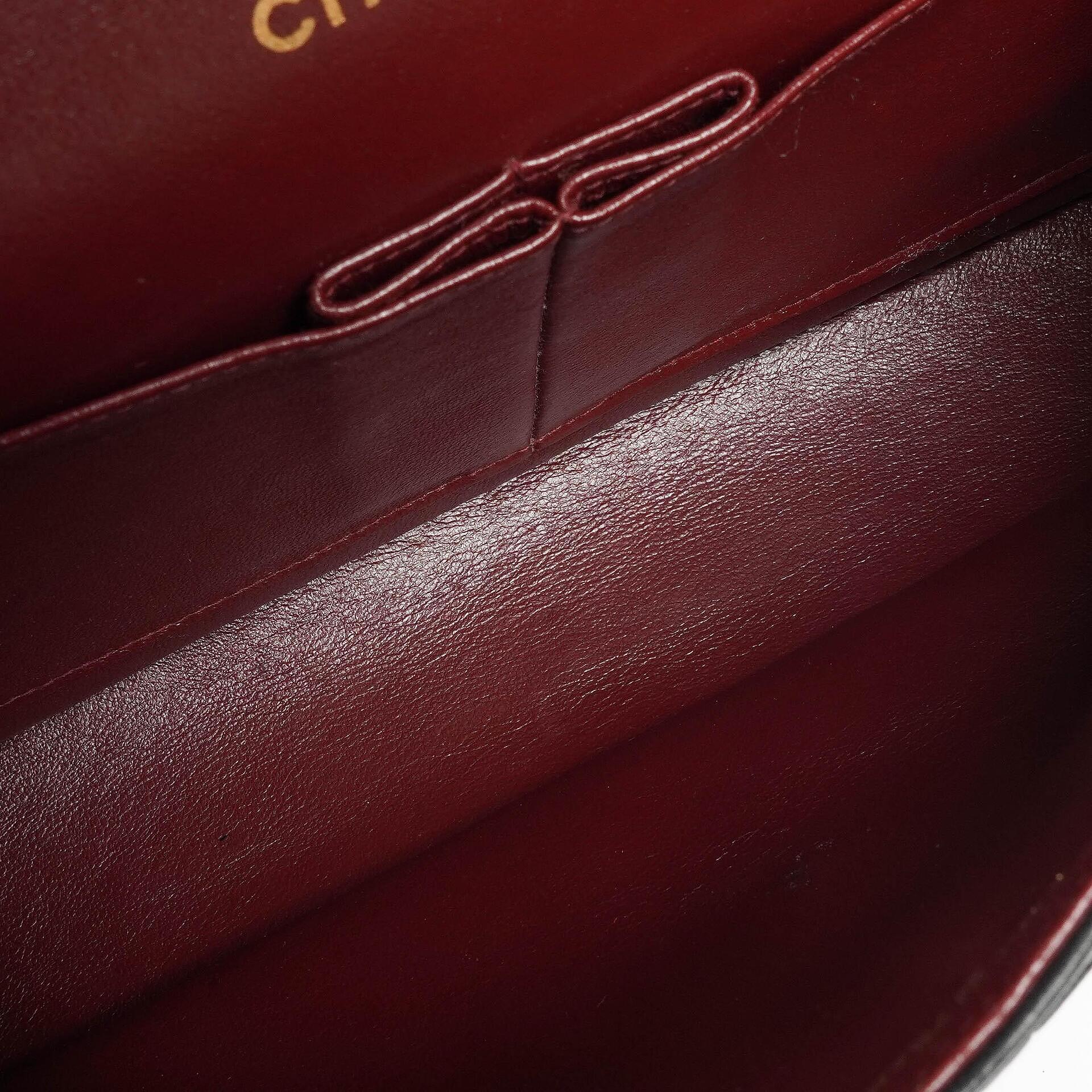 Chanel Medium Classic Double Flap Tasche aus Lammleder mit 24K vergoldeter Hardware