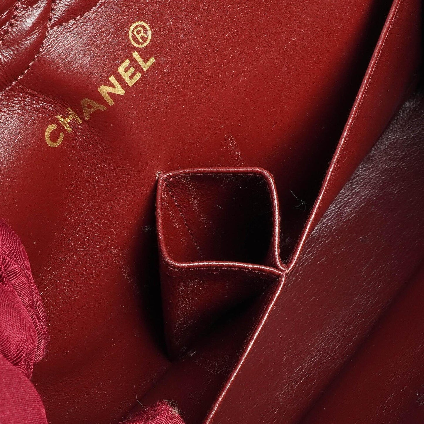 Chanel Medium Classic Double Flap Tasche aus Lammleder mit 24K vergoldeter Hardware