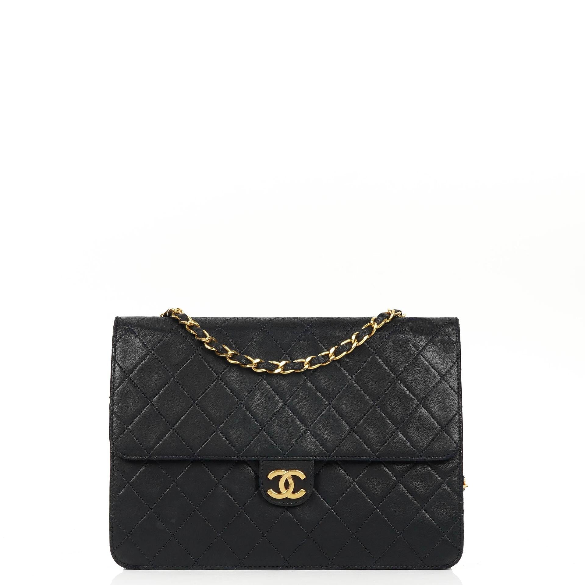 Chanel Medium Classic Single Flap Bag aus marineblauem gestepptem Lammleder mit 24K goldplattierten Beschlägen