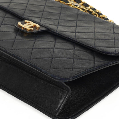 Chanel Medium Classic Single Flap Bag aus marineblauem gestepptem Lammleder mit 24K goldplattierten Beschlägen