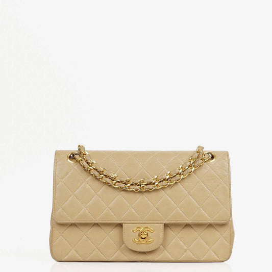 Chanel Mittlere klassische gesteppte Lammleder Doppelklappen-Tasche mit 24K goldplattierter Hardware