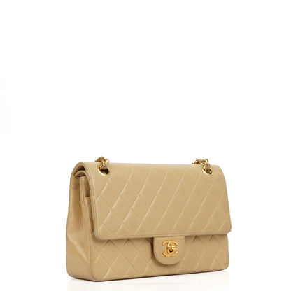 Chanel Mittlere klassische gesteppte Lammleder Doppelklappen-Tasche mit 24K goldplattierter Hardware