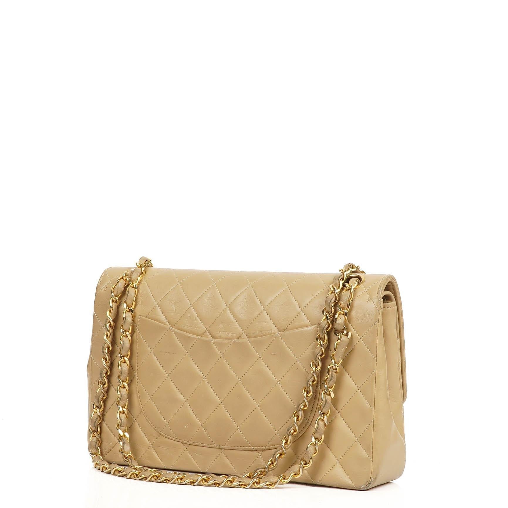 Chanel Mittlere klassische gesteppte Lammleder Doppelklappen-Tasche mit 24K goldplattierter Hardware