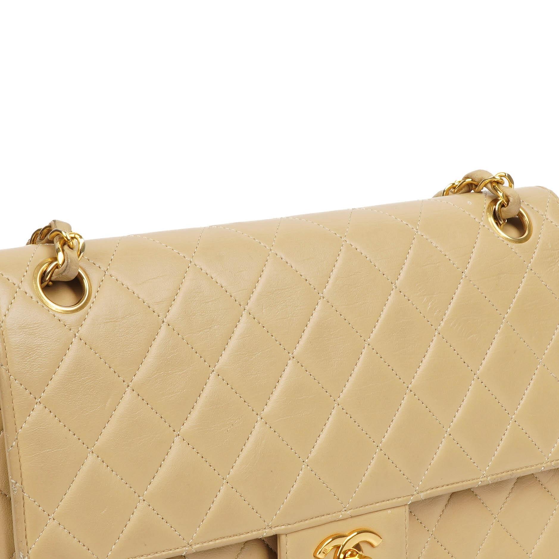 Chanel Mittlere klassische gesteppte Lammleder Doppelklappen-Tasche mit 24K goldplattierter Hardware