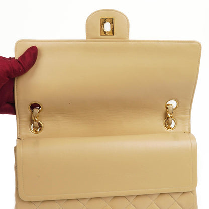 Chanel Mittlere klassische gesteppte Lammleder Doppelklappen-Tasche mit 24K goldplattierter Hardware