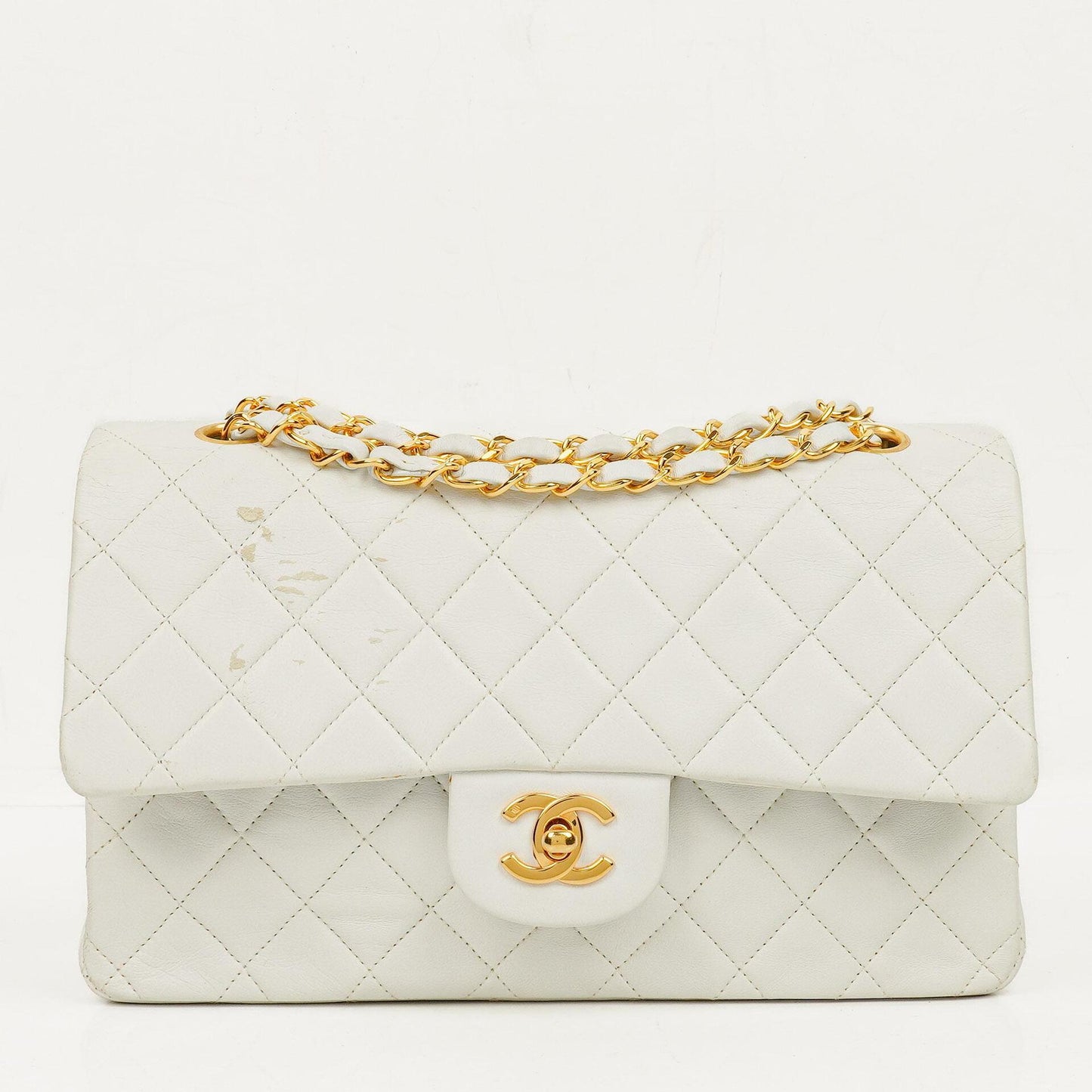 Chanel Classic Medium Double Flap Bag aus gestepptem Lammleder mit 24K goldplattierten Beschlägen