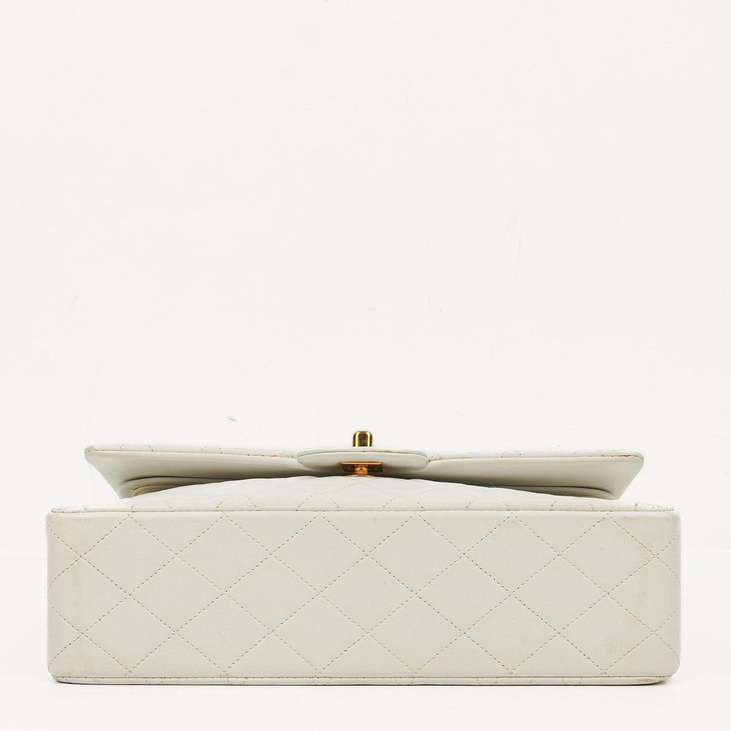 Chanel Classic Medium Double Flap Bag aus gestepptem Lammleder mit 24K goldplattierten Beschlägen