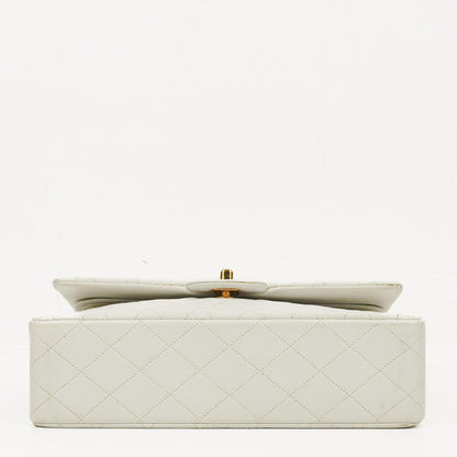 Chanel Classic Medium Double Flap Bag aus gestepptem Lammleder mit 24K goldplattierten Beschlägen