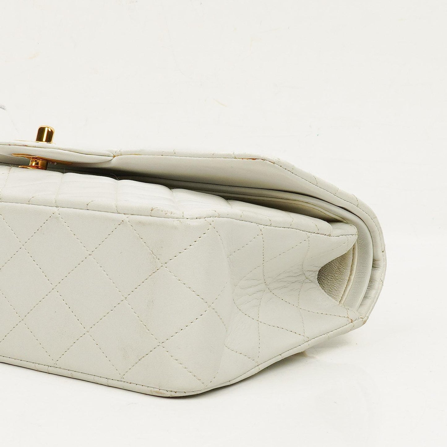 Chanel Classic Medium Double Flap Bag aus gestepptem Lammleder mit 24K goldplattierten Beschlägen