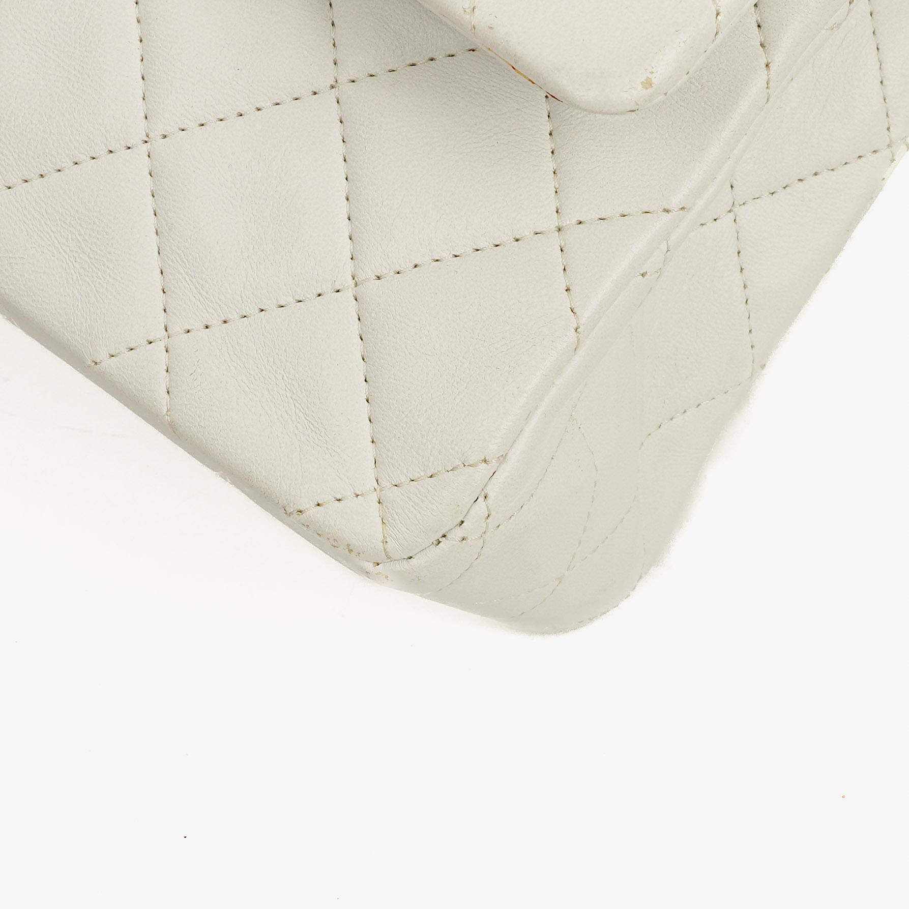 Chanel Classic Medium Double Flap Bag aus gestepptem Lammleder mit 24K goldplattierten Beschlägen