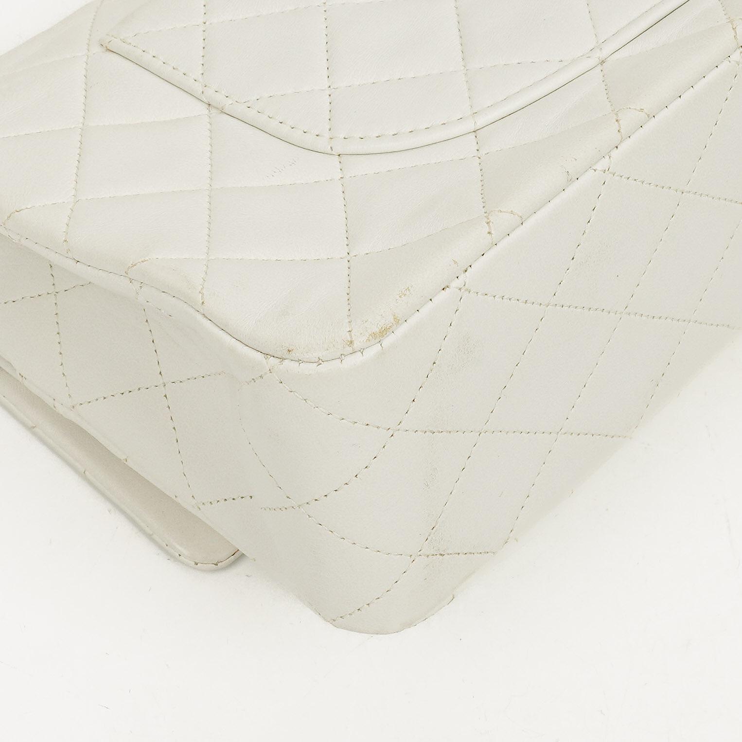 Chanel Classic Medium Double Flap Bag aus gestepptem Lammleder mit 24K goldplattierten Beschlägen