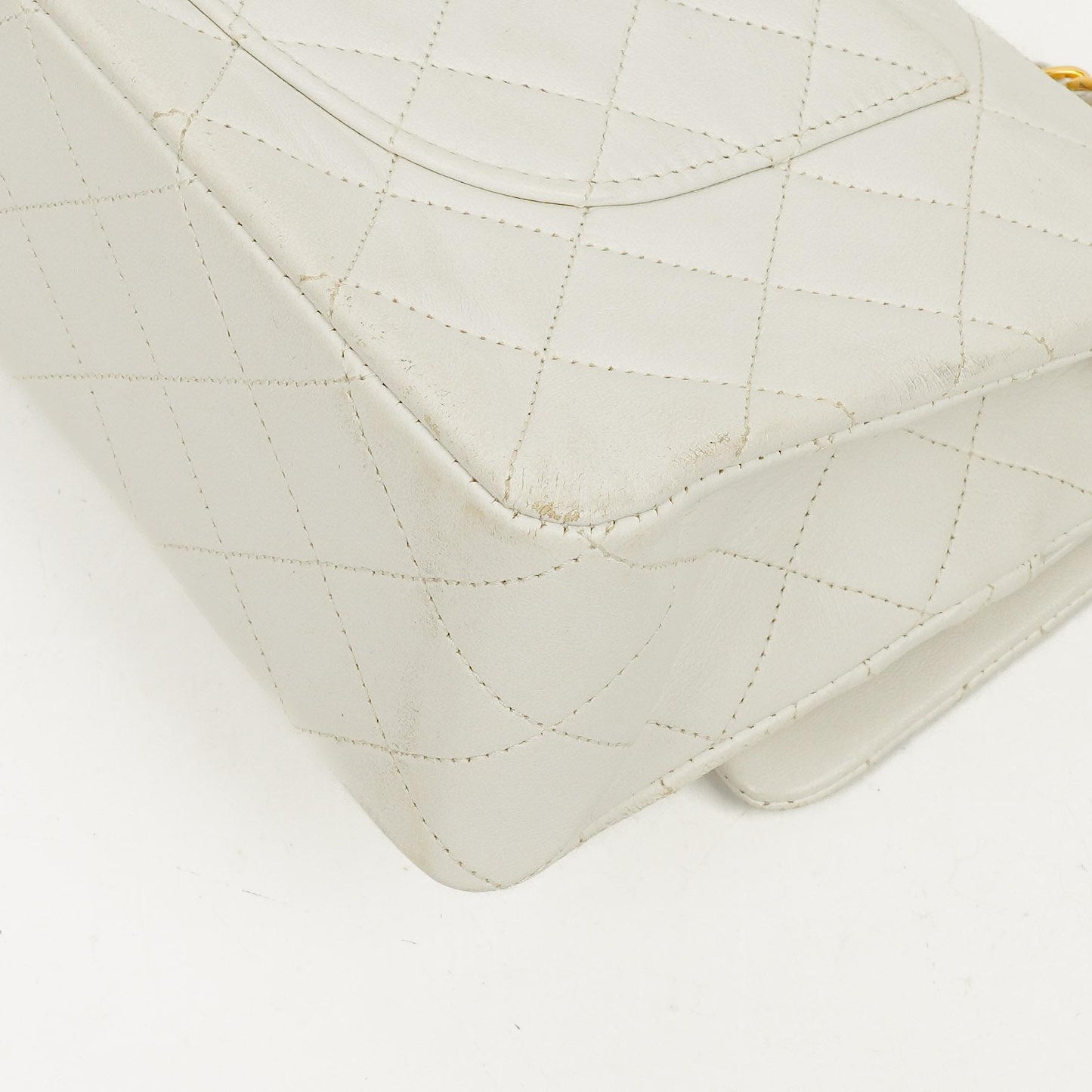 Chanel Classic Medium Double Flap Bag aus gestepptem Lammleder mit 24K goldplattierten Beschlägen