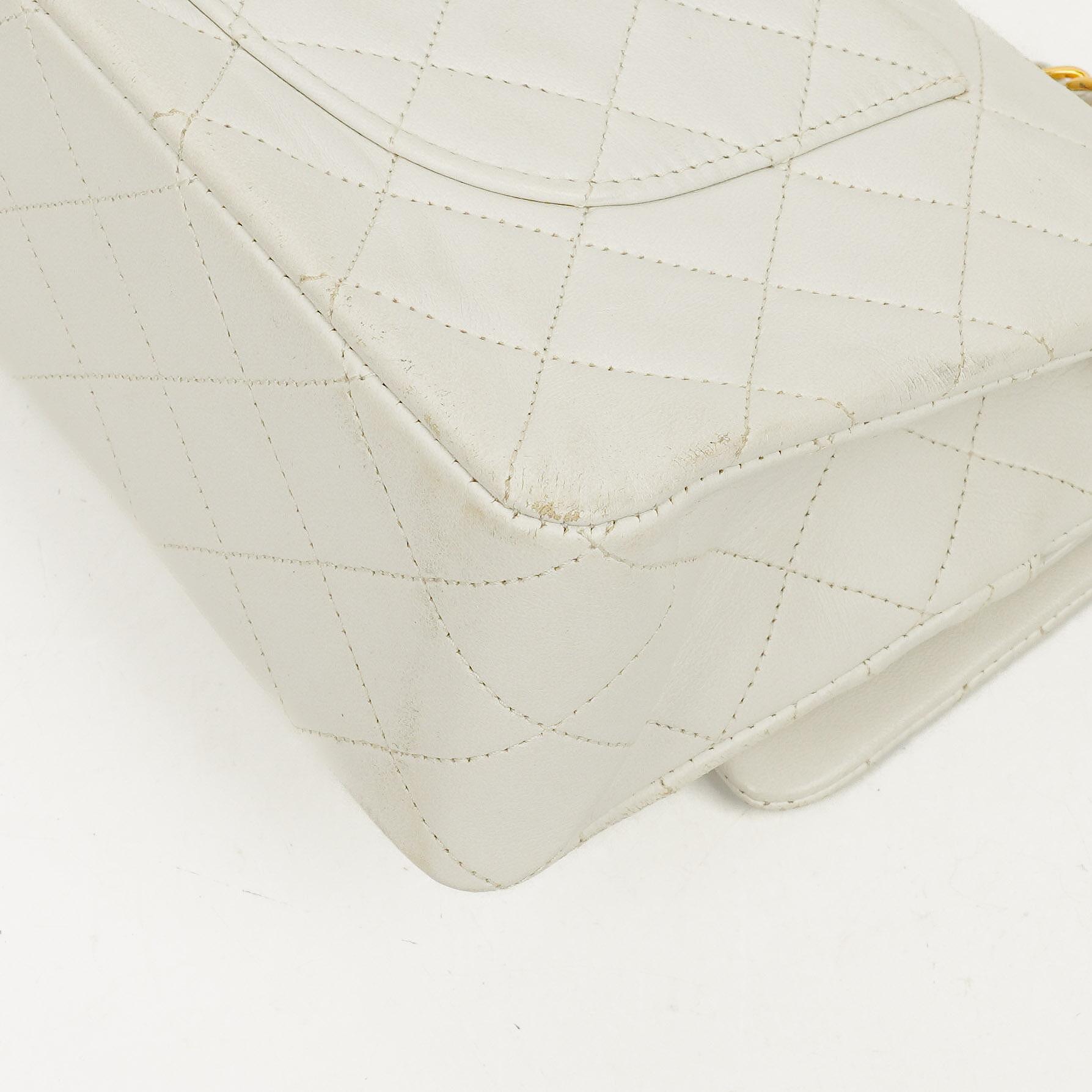 Chanel Classic Medium Double Flap Bag aus gestepptem Lammleder mit 24K goldplattierten Beschlägen