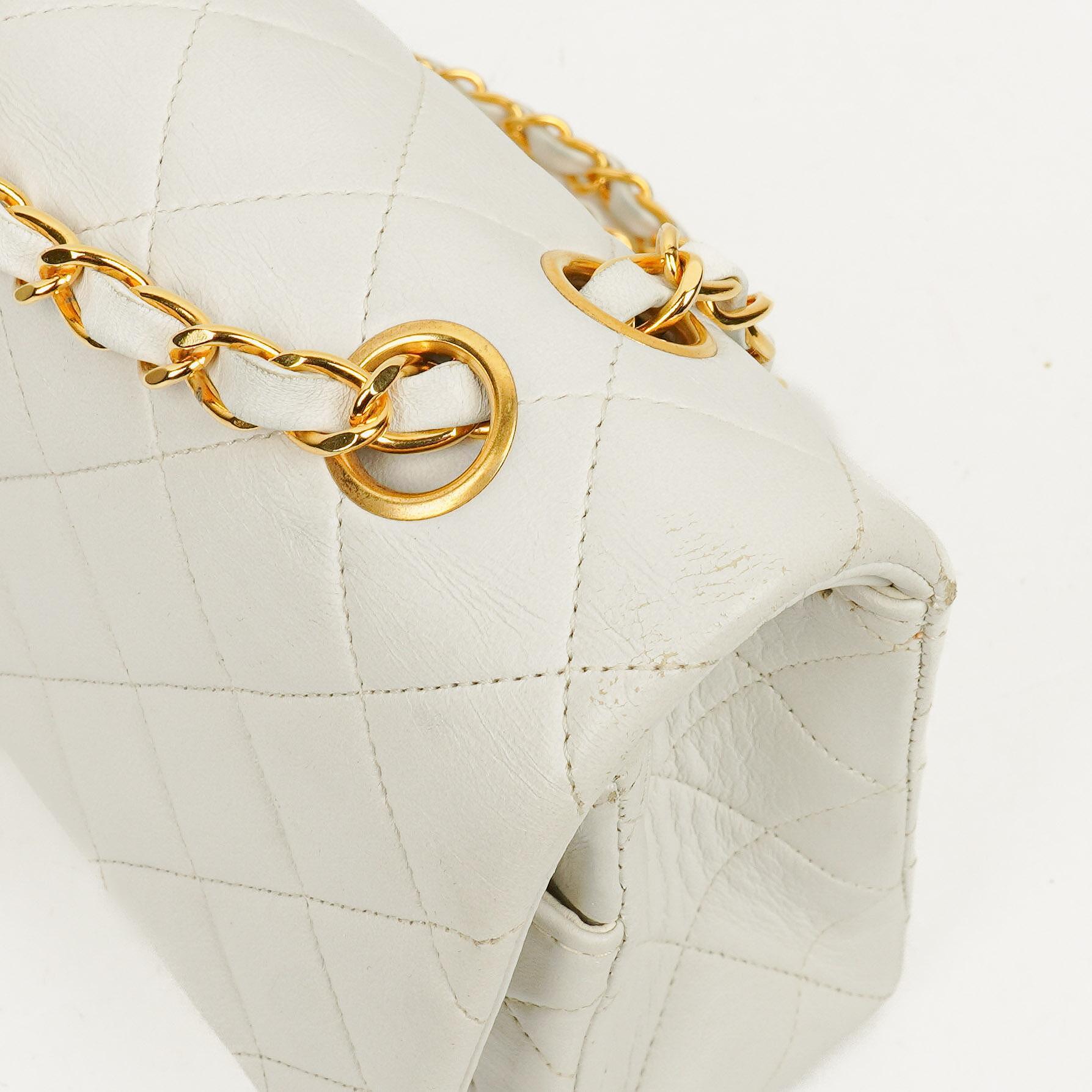 Chanel Classic Medium Double Flap Bag aus gestepptem Lammleder mit 24K goldplattierten Beschlägen