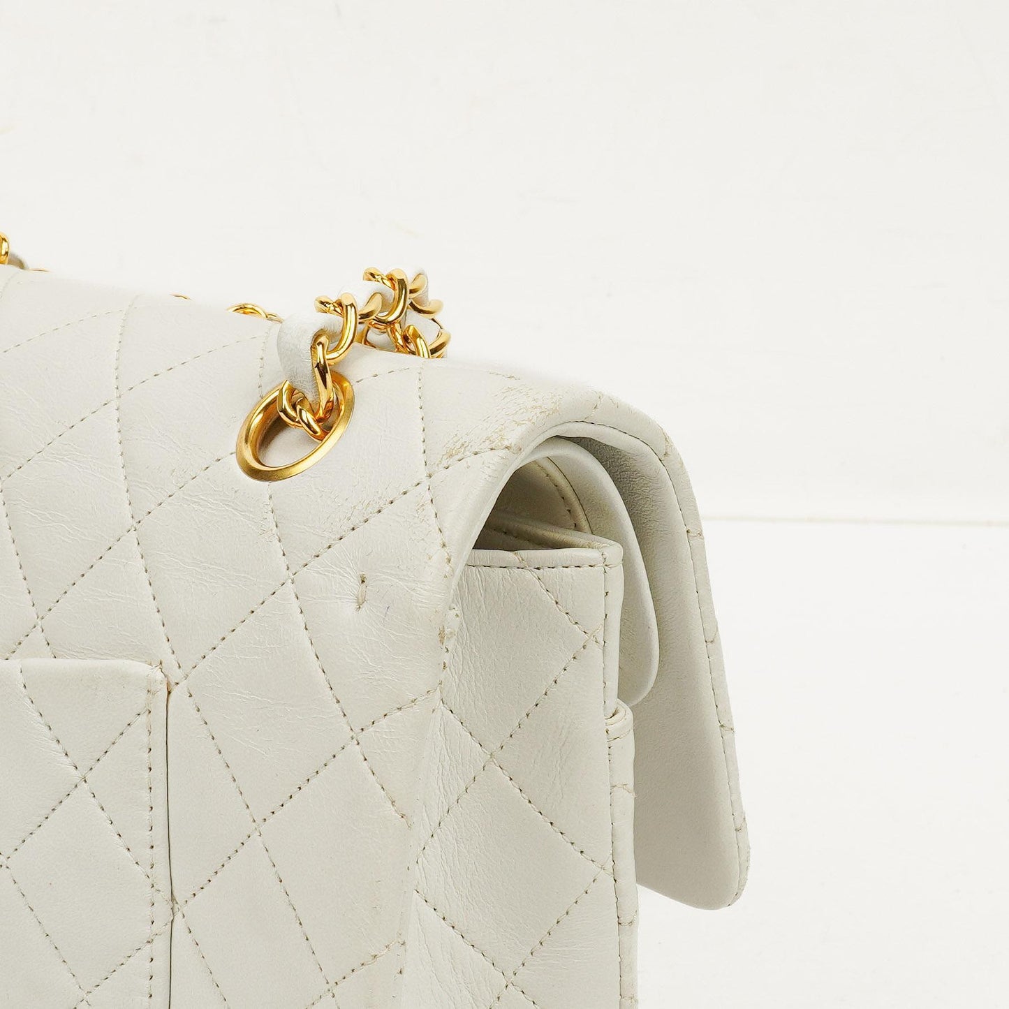 Chanel Classic Medium Double Flap Bag aus gestepptem Lammleder mit 24K goldplattierten Beschlägen