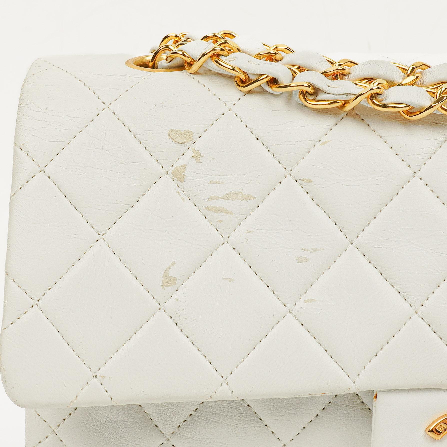 Chanel Classic Medium Double Flap Bag aus gestepptem Lammleder mit 24K goldplattierten Beschlägen