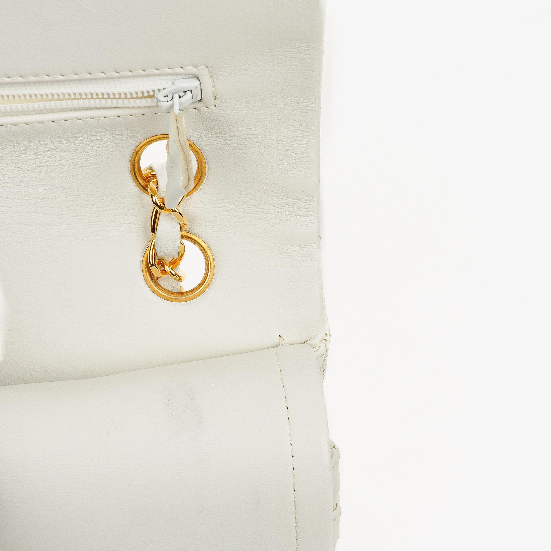 Chanel Classic Medium Double Flap Bag aus gestepptem Lammleder mit 24K goldplattierten Beschlägen