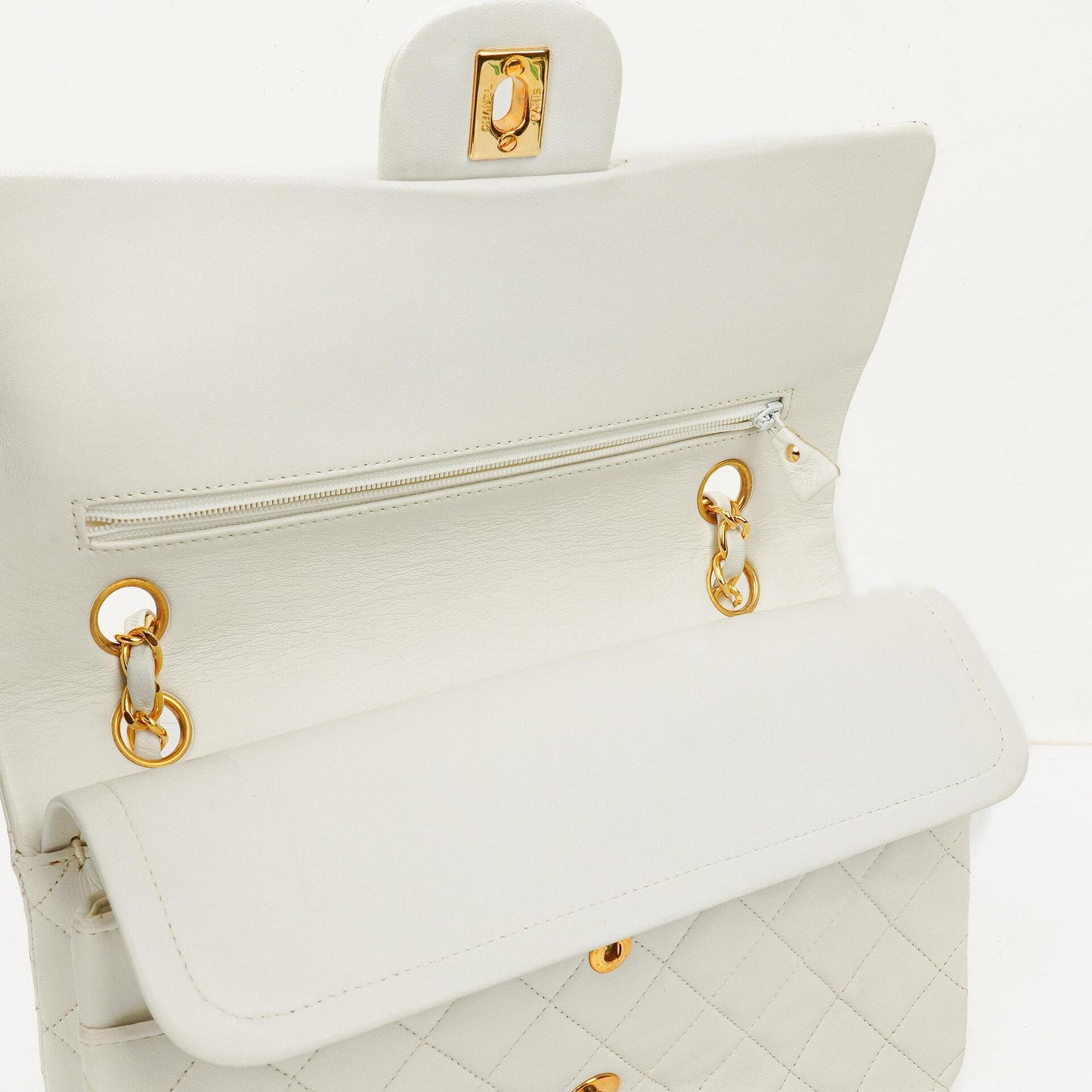 Chanel Classic Medium Double Flap Bag aus gestepptem Lammleder mit 24K goldplattierten Beschlägen