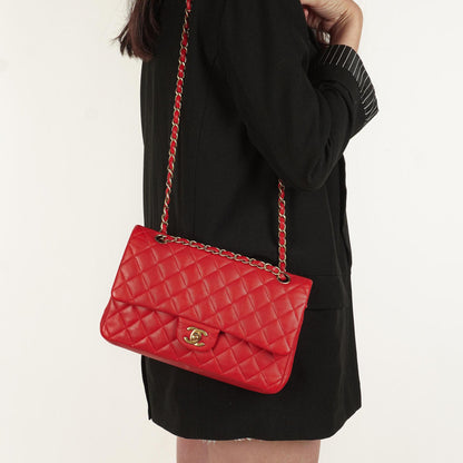 Chanel Medium Classic Rot Stepp-Leder Double Flap Tasche mit Goldfarbener Hardware