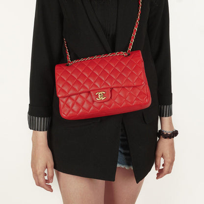 Chanel Medium Classic Rot Stepp-Leder Double Flap Tasche mit Goldfarbener Hardware