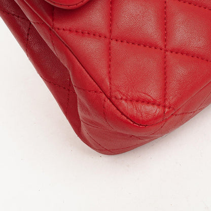 Chanel Medium Classic Rot Stepp-Leder Double Flap Tasche mit Goldfarbener Hardware