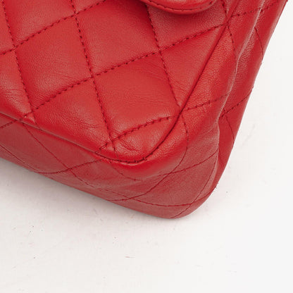 Chanel Medium Classic Rot Stepp-Leder Double Flap Tasche mit Goldfarbener Hardware