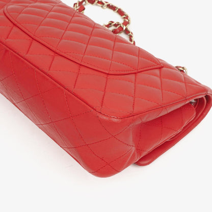 Chanel Medium Classic Rot Stepp-Leder Double Flap Tasche mit Goldfarbener Hardware