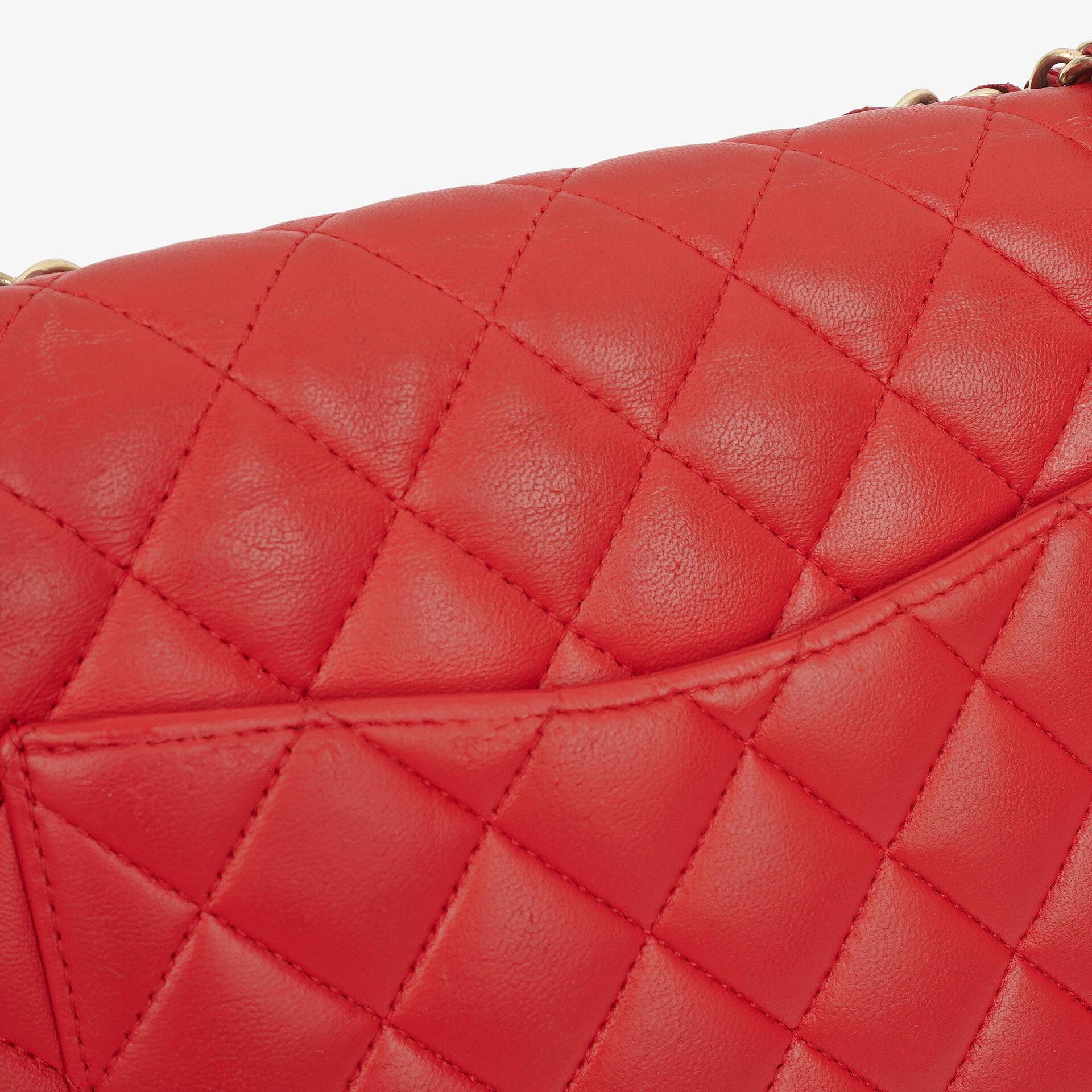 Chanel Medium Classic Rot Stepp-Leder Double Flap Tasche mit Goldfarbener Hardware