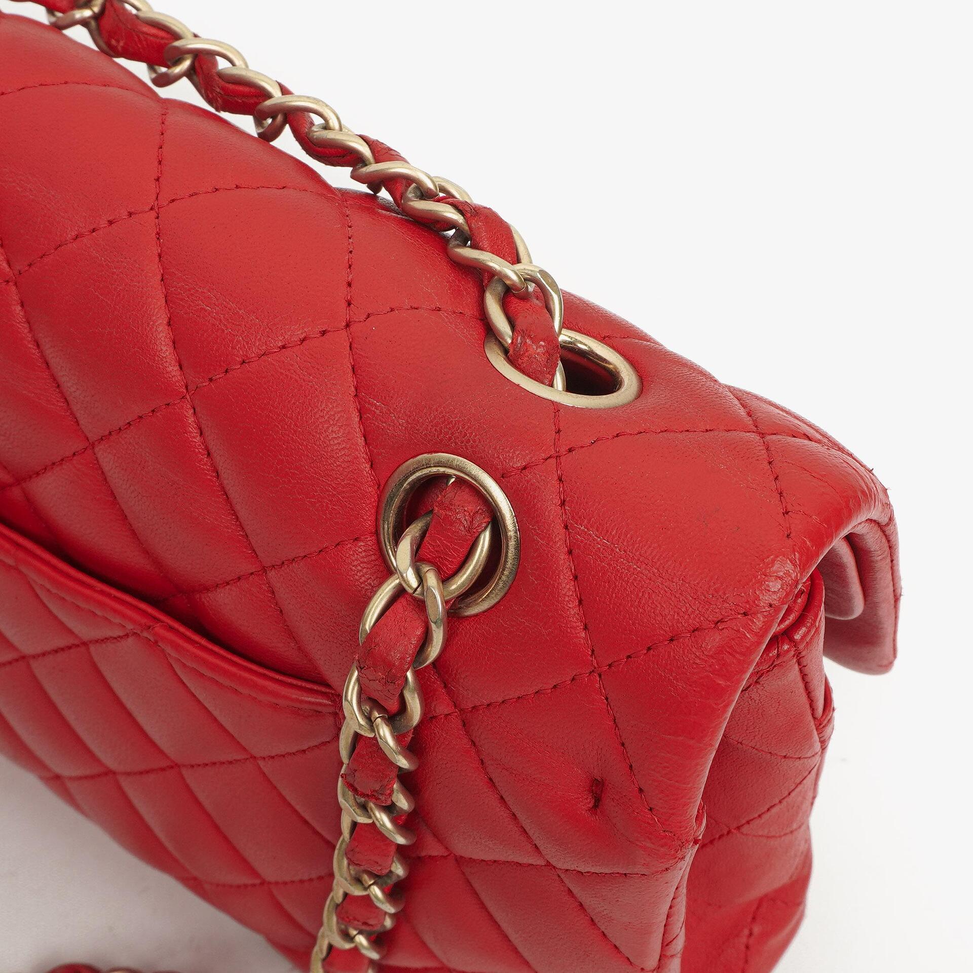 Chanel Medium Classic Rot Stepp-Leder Double Flap Tasche mit Goldfarbener Hardware