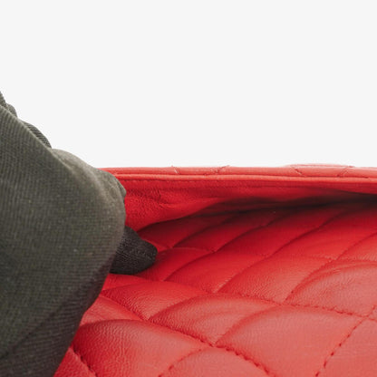 Chanel Medium Classic Rot Stepp-Leder Double Flap Tasche mit Goldfarbener Hardware