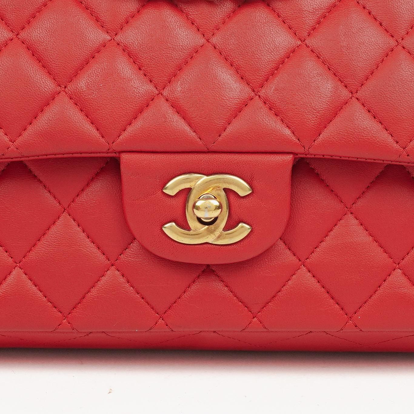 Chanel Medium Classic Rot Stepp-Leder Double Flap Tasche mit Goldfarbener Hardware