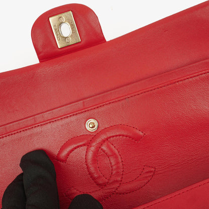 Chanel Medium Classic Rot Stepp-Leder Double Flap Tasche mit Goldfarbener Hardware