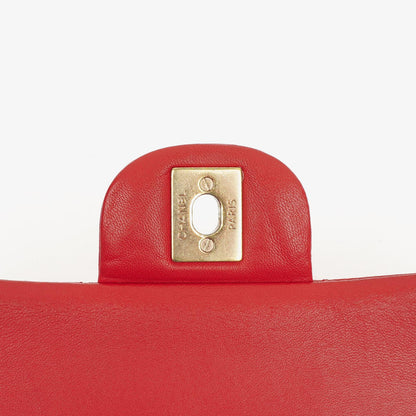 Chanel Medium Classic Rot Stepp-Leder Double Flap Tasche mit Goldfarbener Hardware