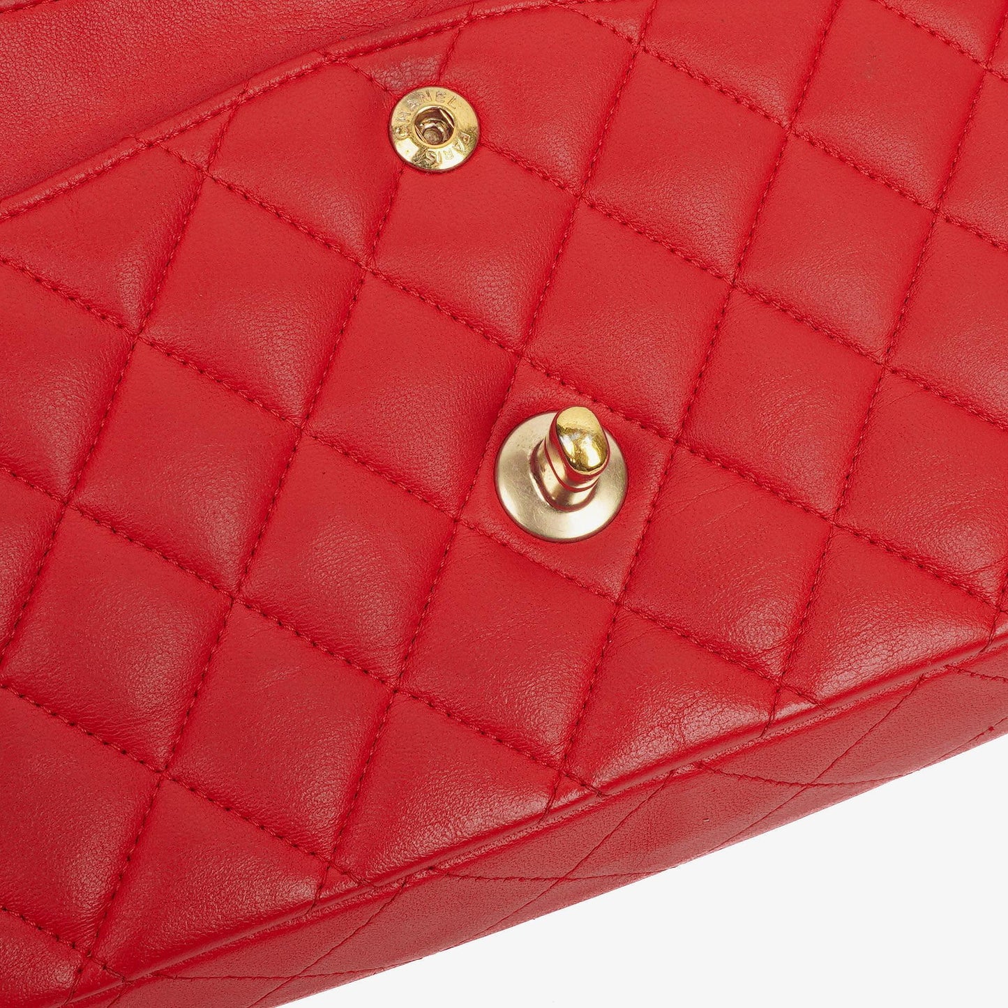 Chanel Medium Classic Rot Stepp-Leder Double Flap Tasche mit Goldfarbener Hardware