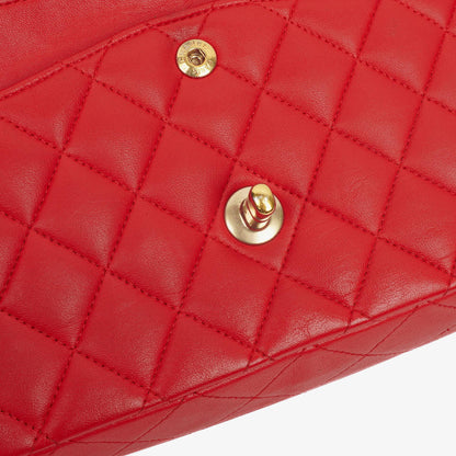 Chanel Medium Classic Rot Stepp-Leder Double Flap Tasche mit Goldfarbener Hardware