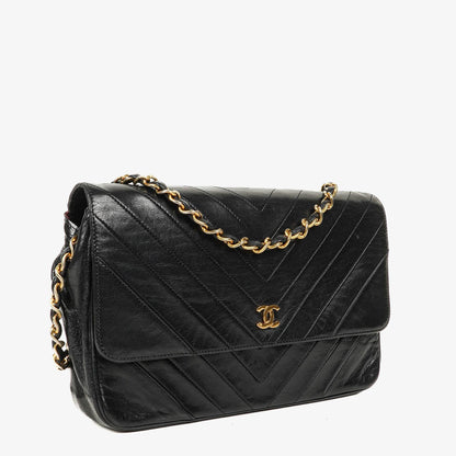 Chanel Medium Classic Single Flap Tasche aus schwarzem Chevron-gestepptem Lammleder mit 24K vergoldeten Beschlägen