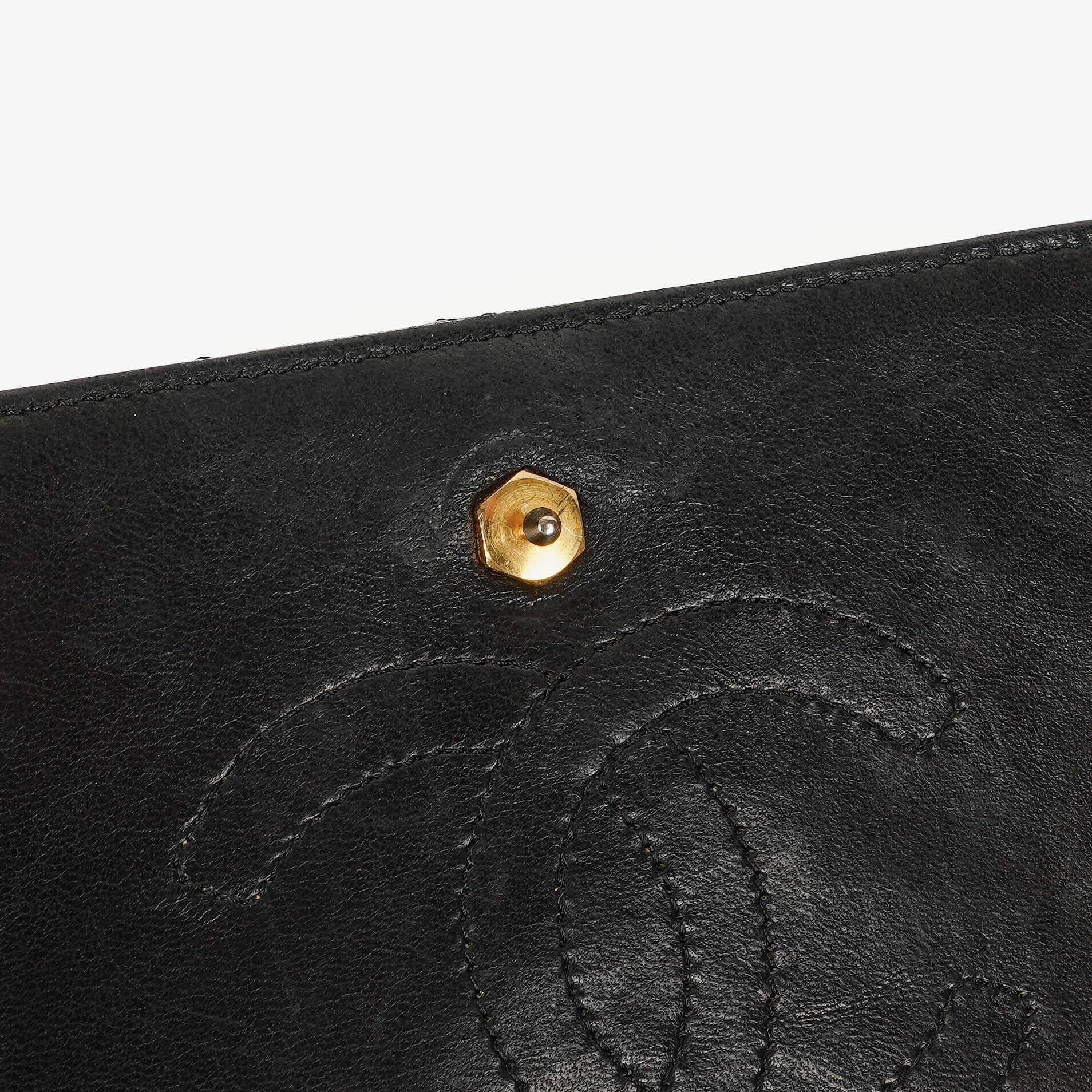 Chanel Medium Classic Single Flap Tasche aus schwarzem Chevron-gestepptem Lammleder mit 24K vergoldeten Beschlägen