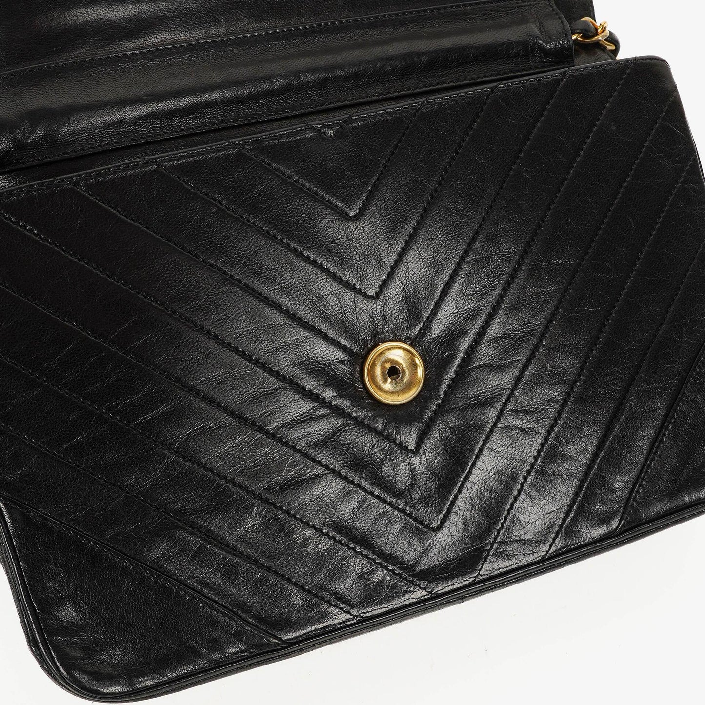 Chanel Medium Classic Single Flap Tasche aus schwarzem Chevron-gestepptem Lammleder mit 24K vergoldeten Beschlägen