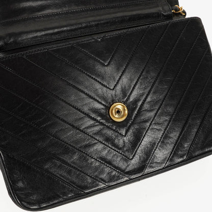Chanel Medium Classic Single Flap Tasche aus schwarzem Chevron-gestepptem Lammleder mit 24K vergoldeten Beschlägen