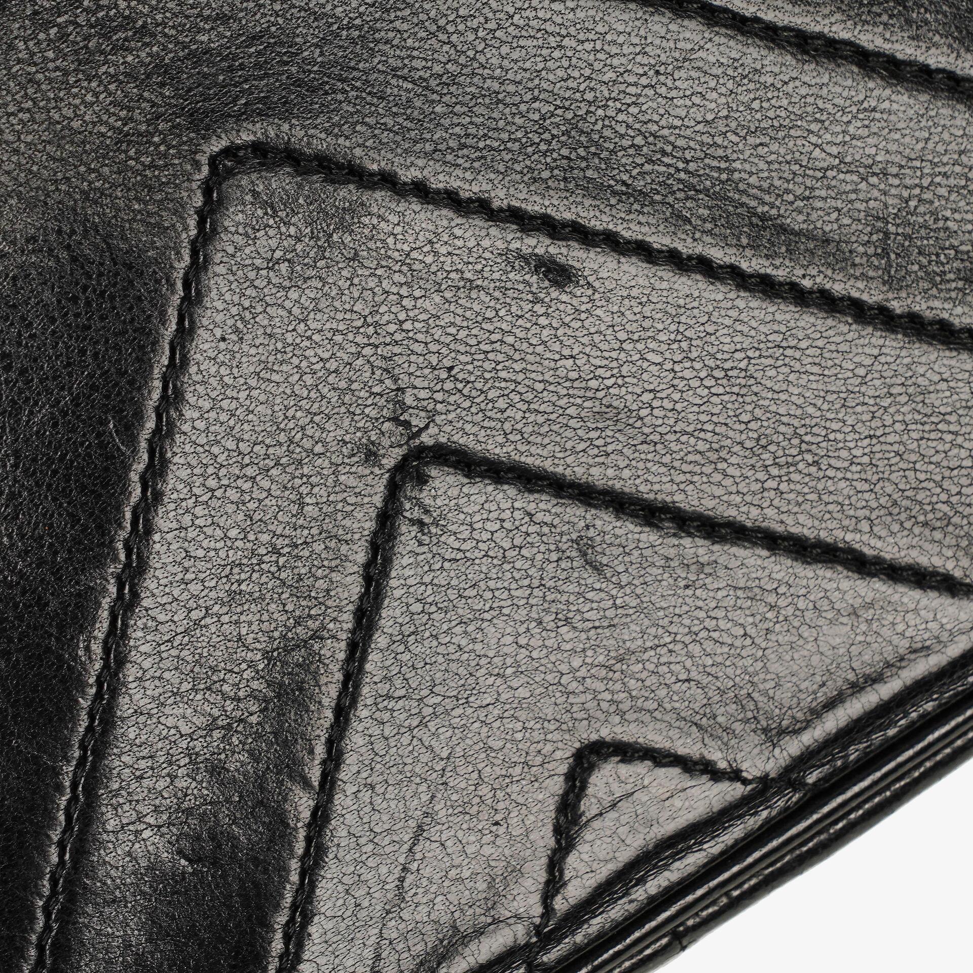 Chanel Medium Classic Single Flap Tasche aus schwarzem Chevron-gestepptem Lammleder mit 24K vergoldeten Beschlägen