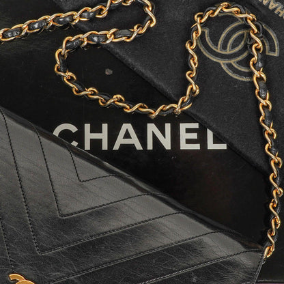 Chanel Medium Classic Single Flap Tasche aus schwarzem Chevron-gestepptem Lammleder mit 24K vergoldeten Beschlägen