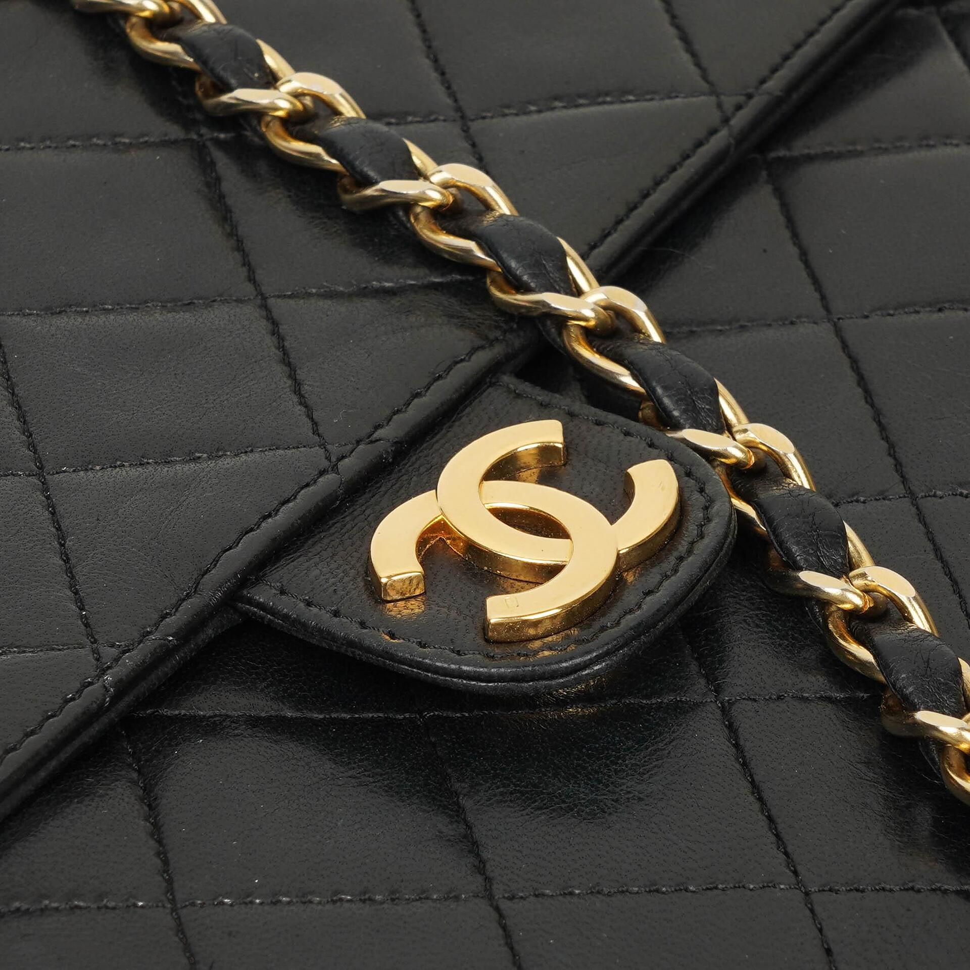 Chanel Mittlere klassische Einzelklappen-Tasche Schwarz gestepptes Lammleder mit 24K goldplattierter Hardware