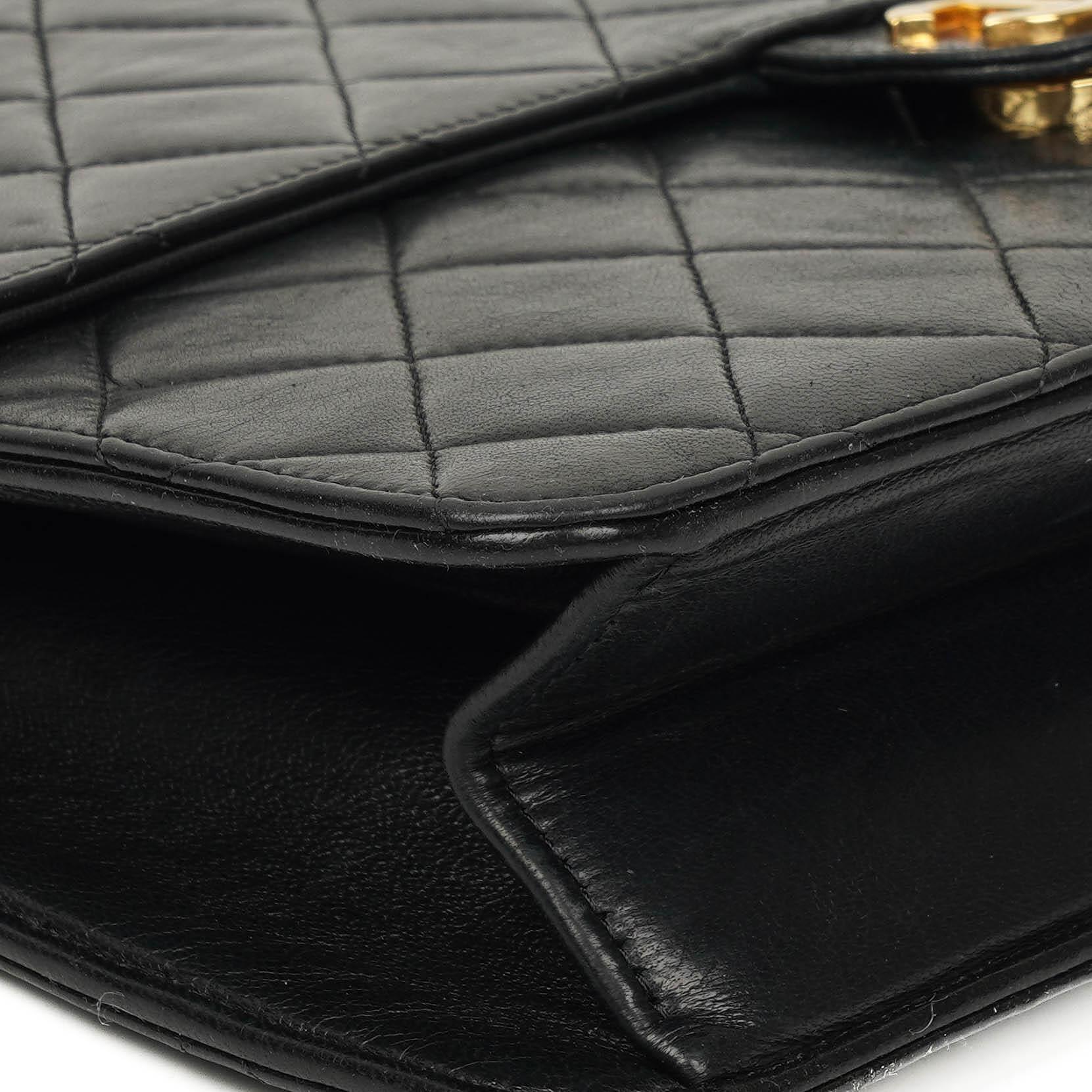 Chanel Mittlere klassische Einzelklappen-Tasche Schwarz gestepptes Lammleder mit 24K goldplattierter Hardware