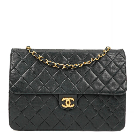 Chanel Medium Classic Einzelklappentasche Schwarz Gepolstertes Lammleder Mit 24K vergoldeter Hardware