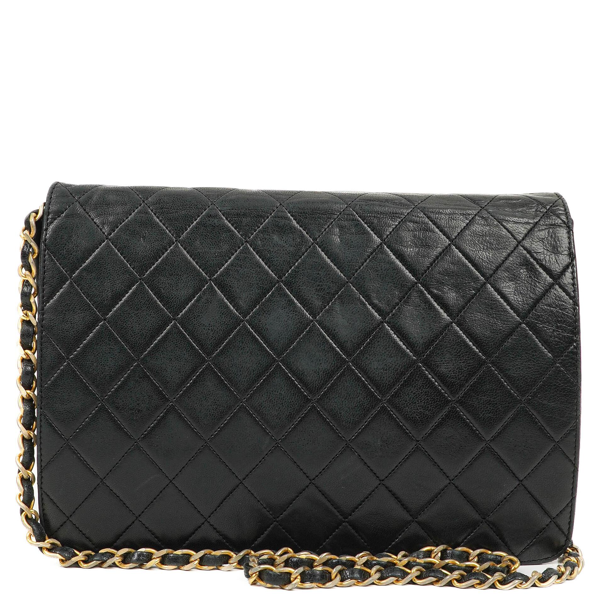 Chanel Medium Classic Einzelklappentasche Schwarz Gepolstertes Lammleder Mit 24K vergoldeter Hardware