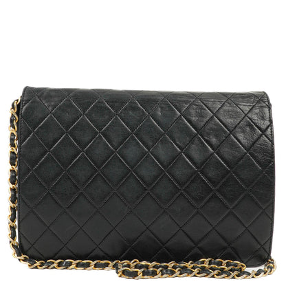Chanel Medium Classic Einzelklappentasche Schwarz Gepolstertes Lammleder Mit 24K vergoldeter Hardware