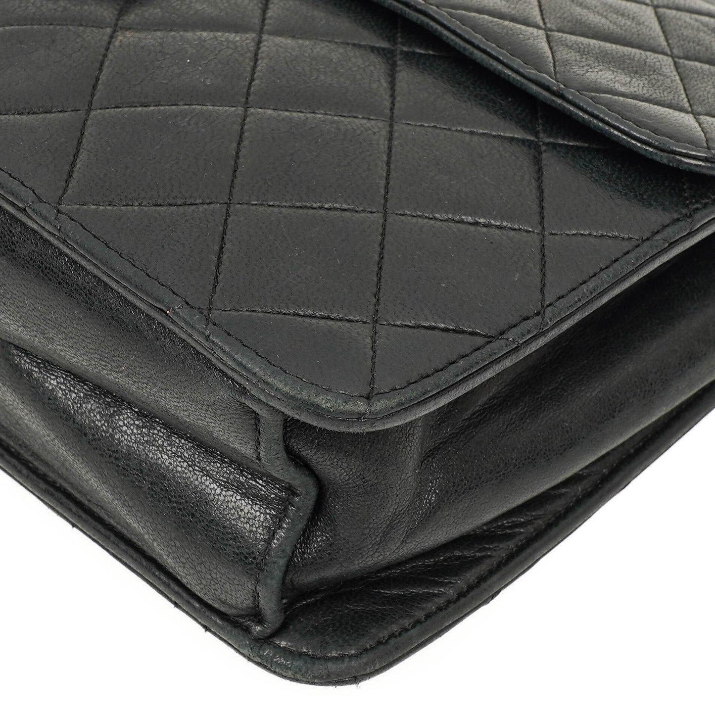 Chanel Medium Classic Einzelklappentasche Schwarz Gepolstertes Lammleder Mit 24K vergoldeter Hardware