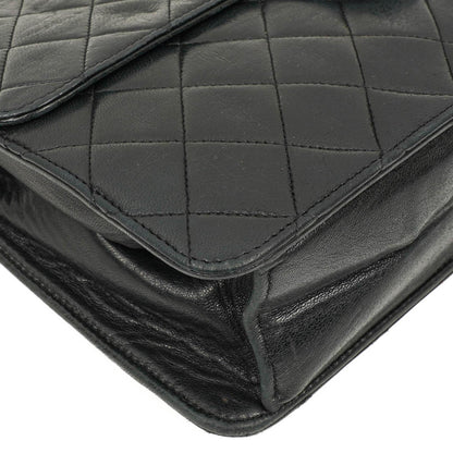 Chanel Medium Classic Einzelklappentasche Schwarz Gepolstertes Lammleder Mit 24K vergoldeter Hardware